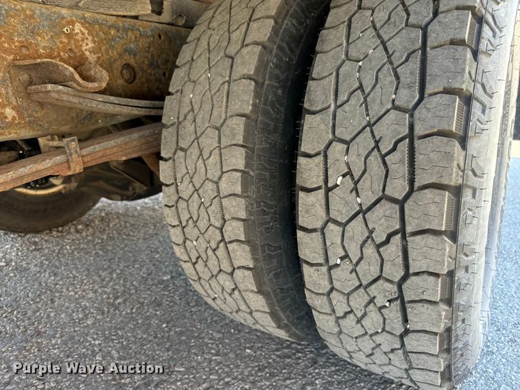 image for item MU9849 2001 Chevrolet  W4500 box truck