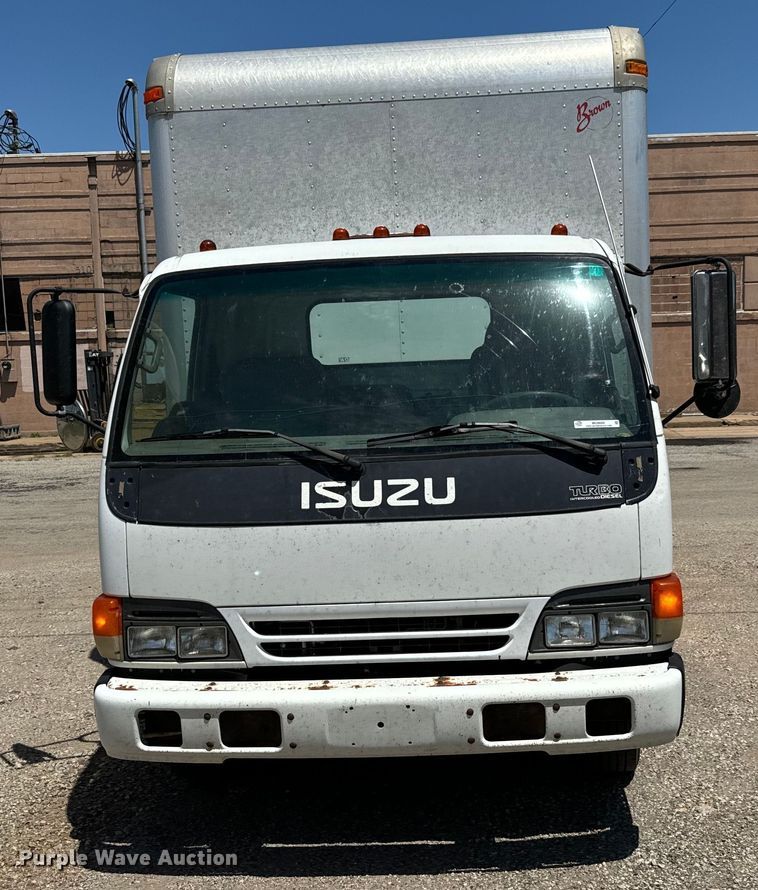 image for item MU9850 2000 Isuzu  NQR box truck