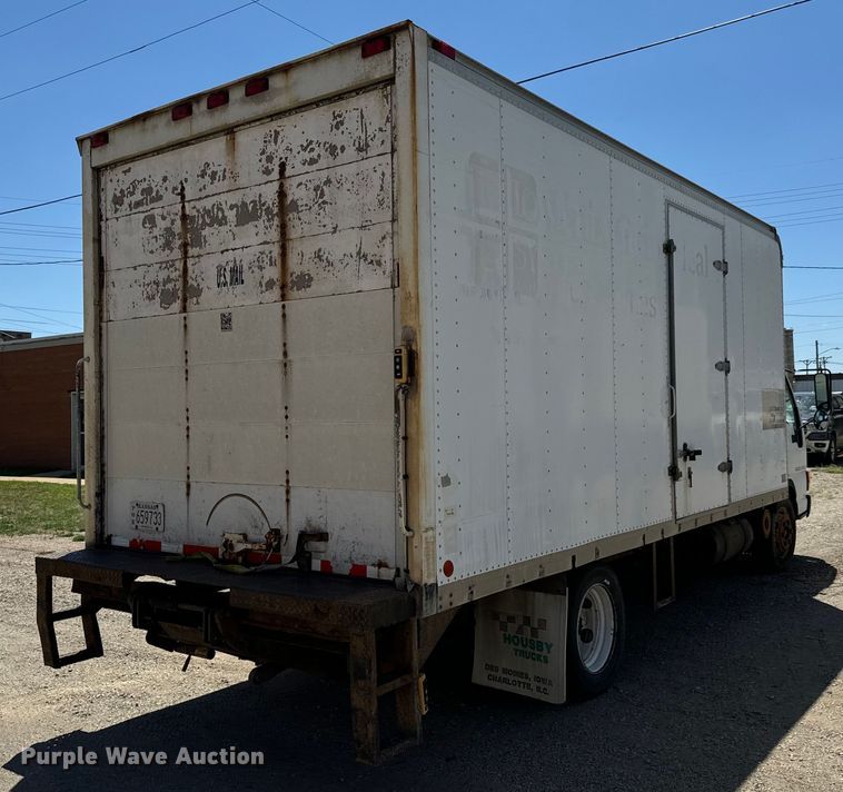 image for item MU9850 2000 Isuzu  NQR box truck