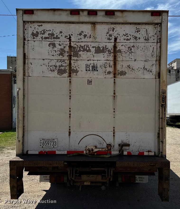 image for item MU9850 2000 Isuzu  NQR box truck