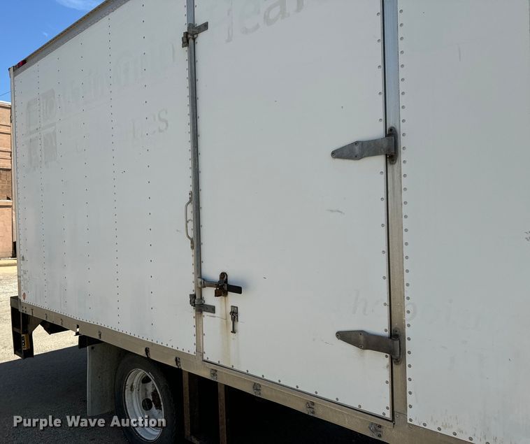 image for item MU9850 2000 Isuzu  NQR box truck