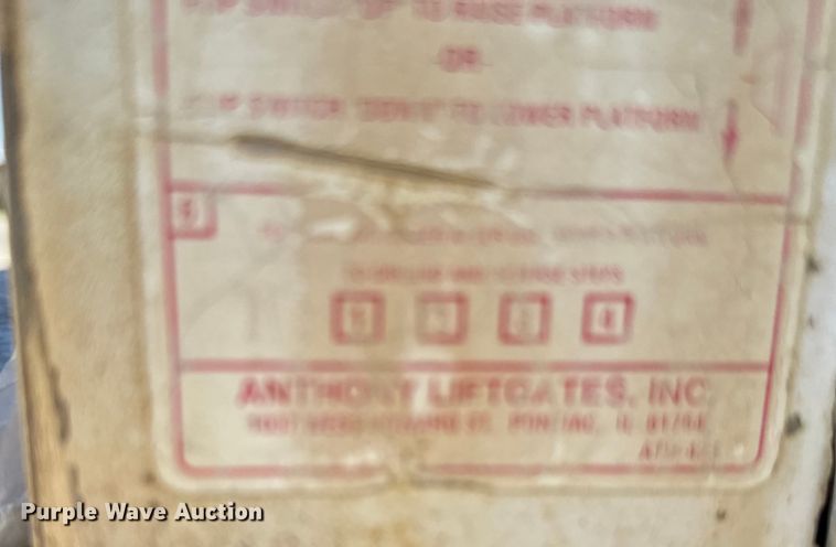 image for item MU9850 2000 Isuzu  NQR box truck