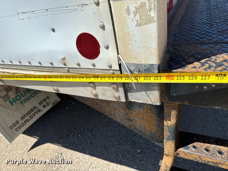 image for item MU9850 2000 Isuzu  NQR box truck