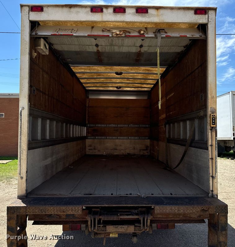 image for item MU9850 2000 Isuzu  NQR box truck