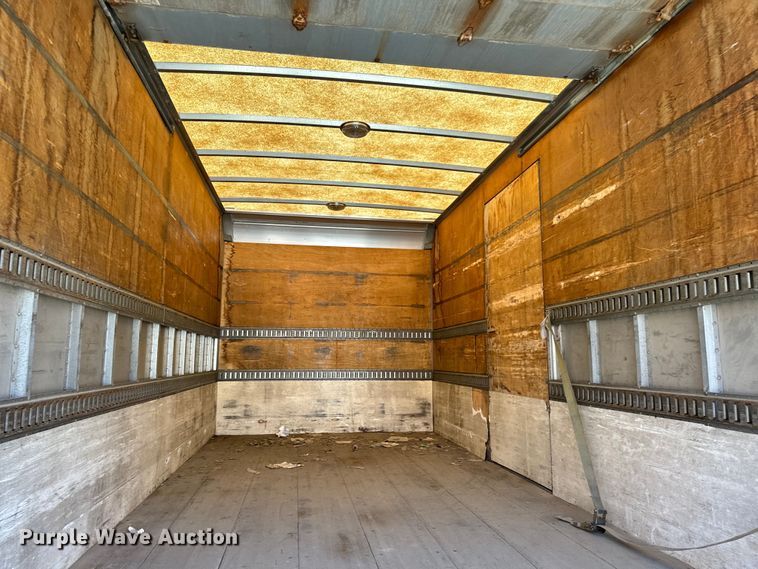 image for item MU9850 2000 Isuzu  NQR box truck