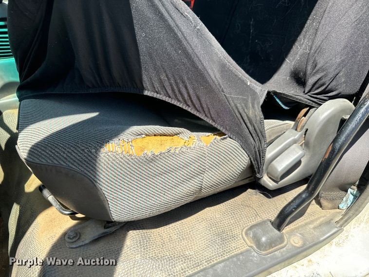 image for item MU9850 2000 Isuzu  NQR box truck