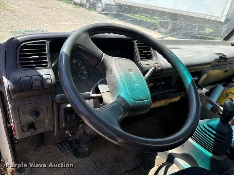 image for item MU9850 2000 Isuzu  NQR box truck