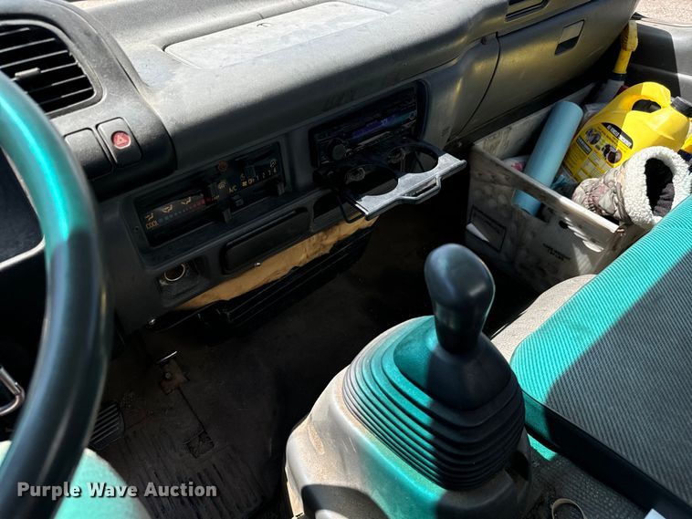 image for item MU9850 2000 Isuzu  NQR box truck