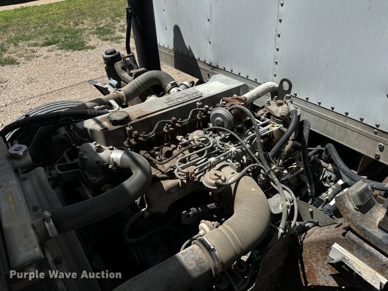 image for item MU9850 2000 Isuzu  NQR box truck