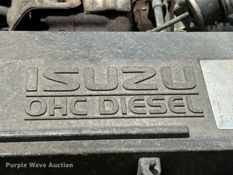 image for item MU9850 2000 Isuzu  NQR box truck