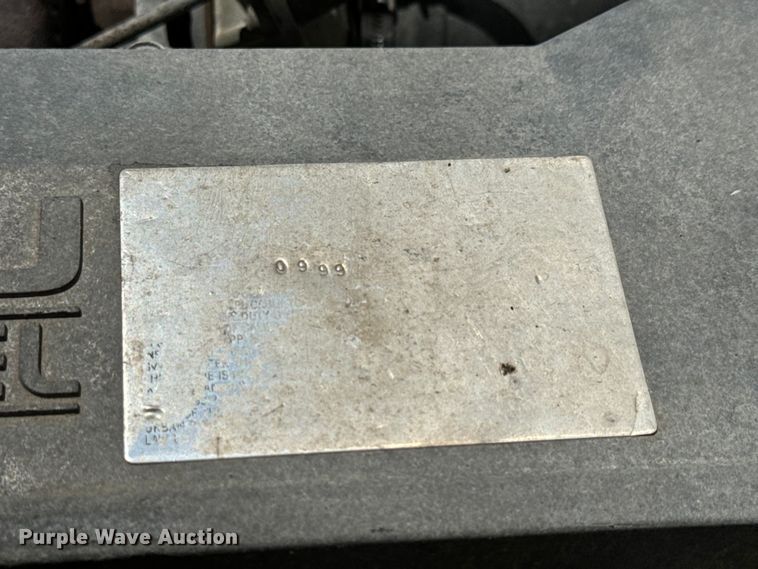 image for item MU9850 2000 Isuzu  NQR box truck