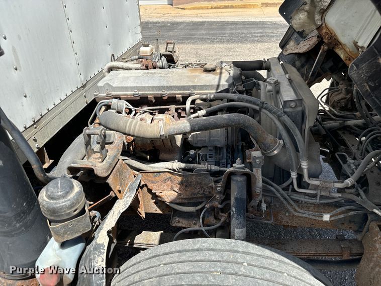 image for item MU9850 2000 Isuzu  NQR box truck