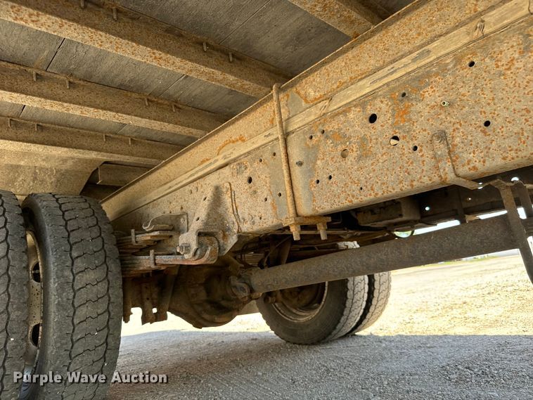 image for item MU9850 2000 Isuzu  NQR box truck