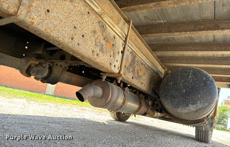 image for item MU9850 2000 Isuzu  NQR box truck