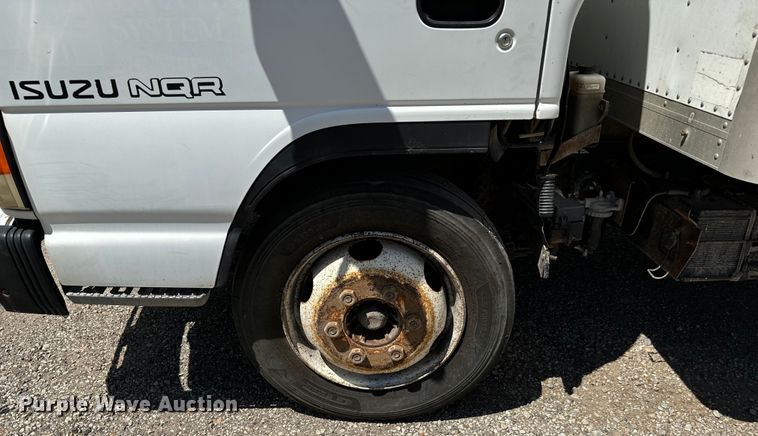 image for item MU9850 2000 Isuzu  NQR box truck