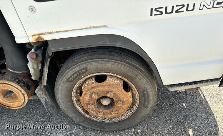 image for item MU9850 2000 Isuzu  NQR box truck