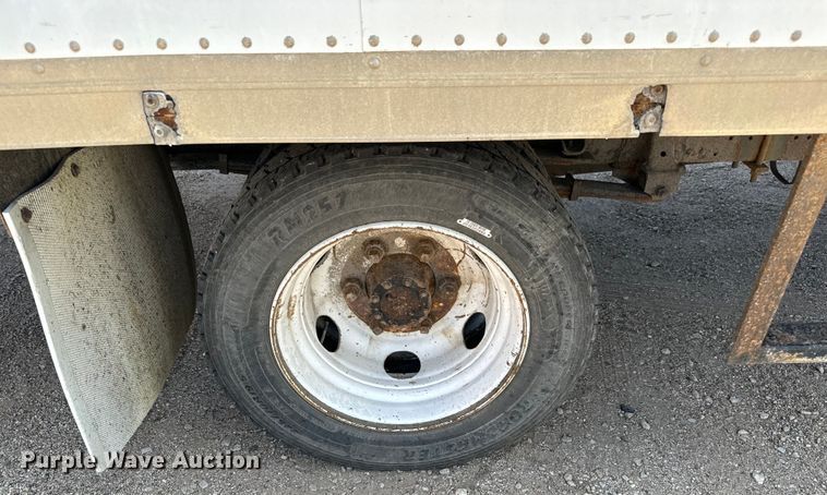 image for item MU9850 2000 Isuzu  NQR box truck