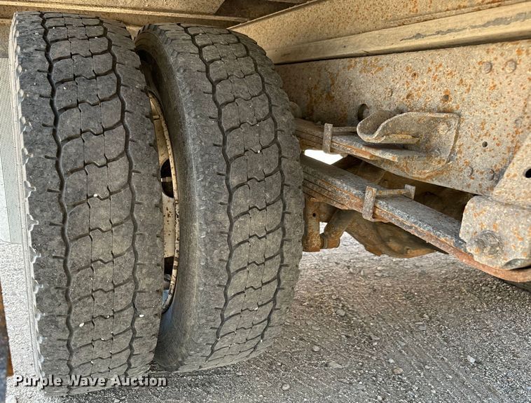 image for item MU9850 2000 Isuzu  NQR box truck