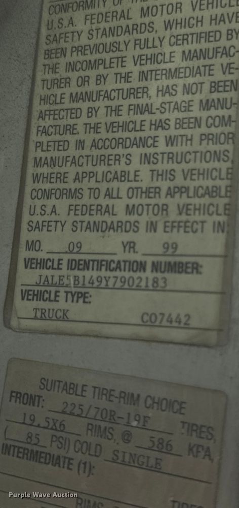 image for item MU9850 2000 Isuzu  NQR box truck