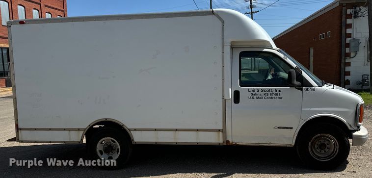 image for item MU9854 2000 Chevrolet  Express 3500 delivery truck