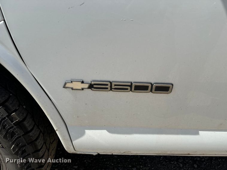 image for item MU9854 2000 Chevrolet  Express 3500 delivery truck