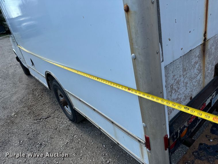 image for item MU9854 2000 Chevrolet  Express 3500 delivery truck