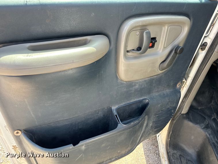 image for item MU9854 2000 Chevrolet  Express 3500 delivery truck