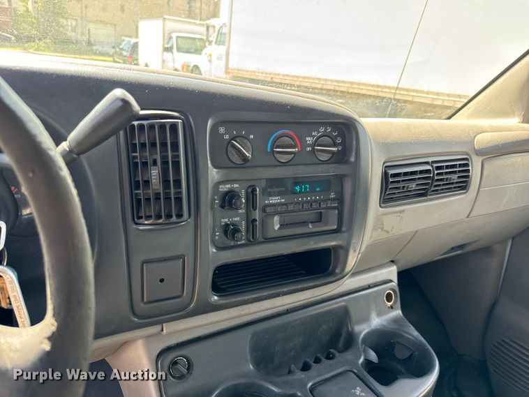 image for item MU9854 2000 Chevrolet  Express 3500 delivery truck