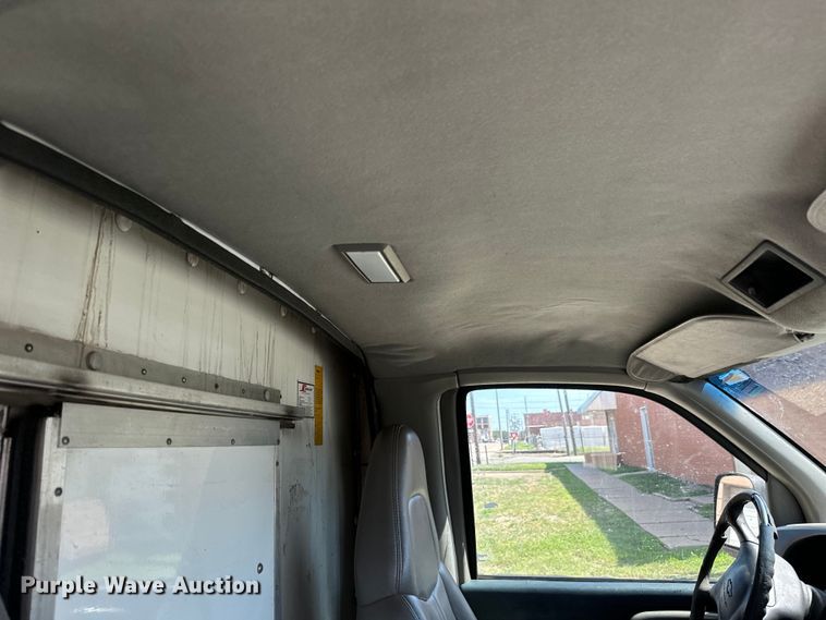 image for item MU9854 2000 Chevrolet  Express 3500 delivery truck