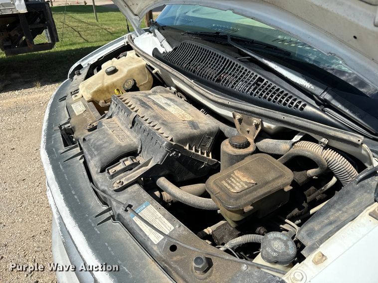 image for item MU9854 2000 Chevrolet  Express 3500 delivery truck