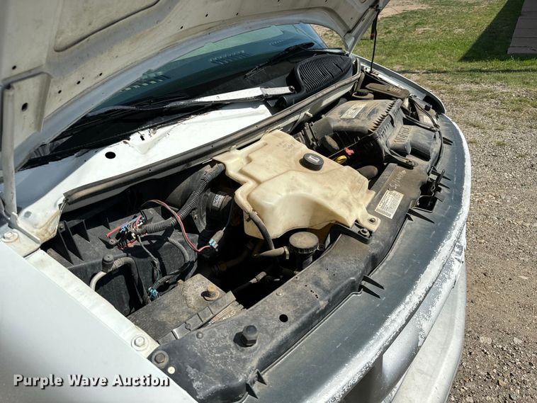 image for item MU9854 2000 Chevrolet  Express 3500 delivery truck