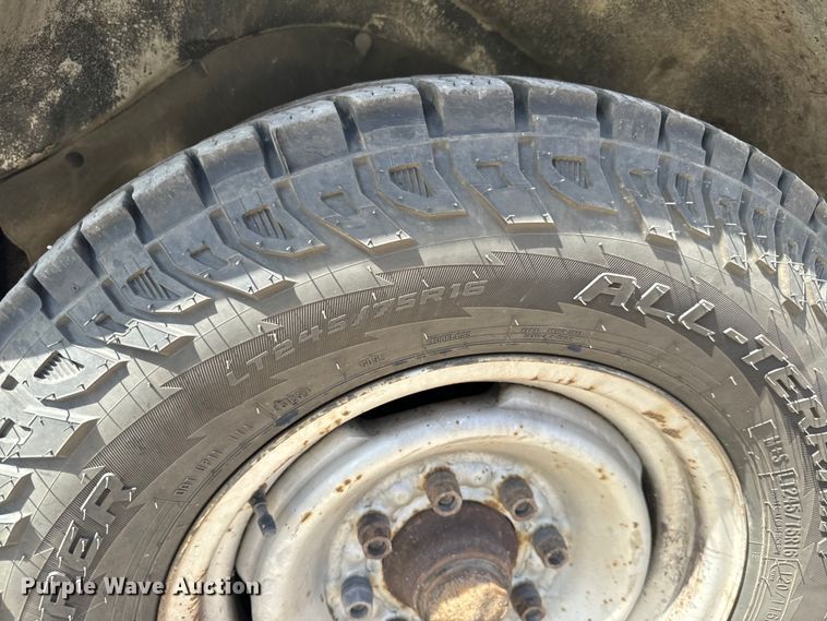 image for item MU9854 2000 Chevrolet  Express 3500 delivery truck