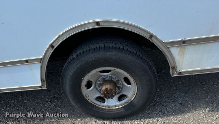 image for item MU9854 2000 Chevrolet  Express 3500 delivery truck