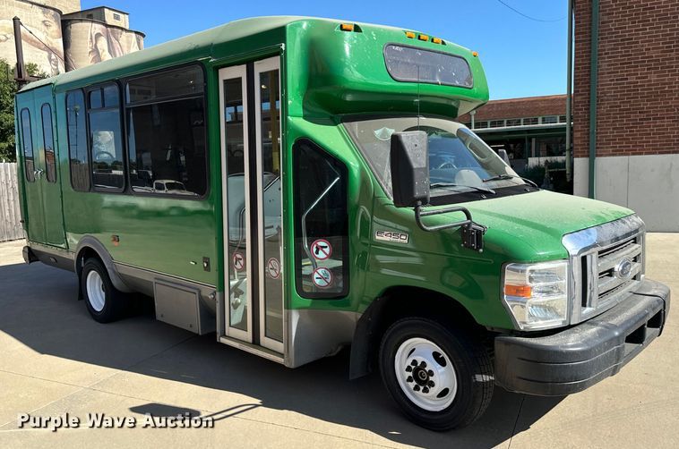 image for item MU9855 2010 Eldorado E450 Super Duty shuttle bus