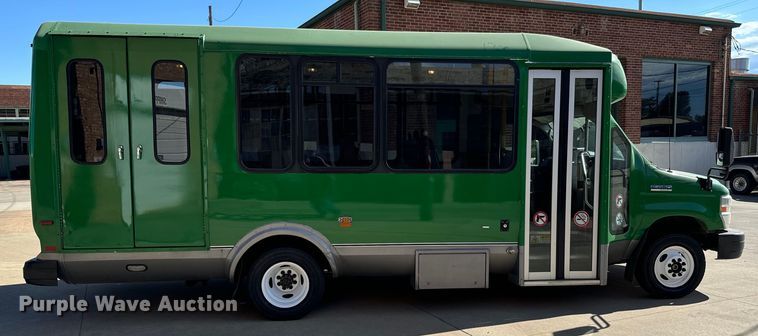 image for item MU9855 2010 Eldorado E450 Super Duty shuttle bus