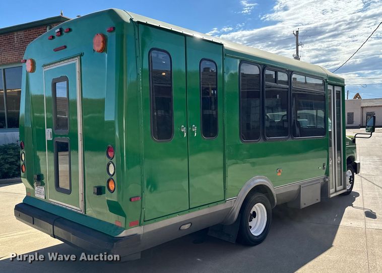 image for item MU9855 2010 Eldorado E450 Super Duty shuttle bus