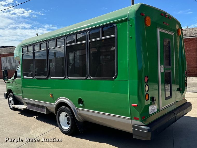 image for item MU9855 2010 Eldorado E450 Super Duty shuttle bus