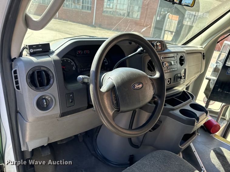 image for item MU9855 2010 Eldorado E450 Super Duty shuttle bus