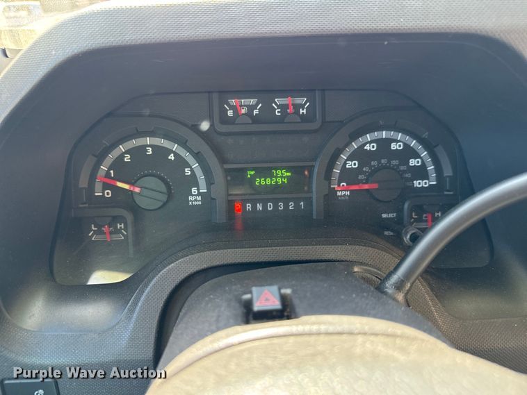 image for item MU9855 2010 Eldorado E450 Super Duty shuttle bus