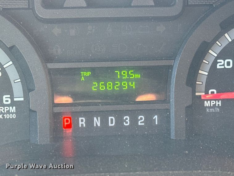 image for item MU9855 2010 Eldorado E450 Super Duty shuttle bus