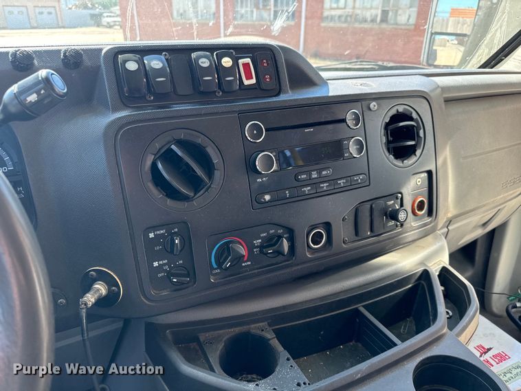 image for item MU9855 2010 Eldorado E450 Super Duty shuttle bus