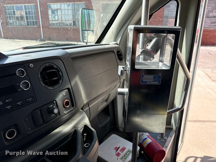 image for item MU9855 2010 Eldorado E450 Super Duty shuttle bus