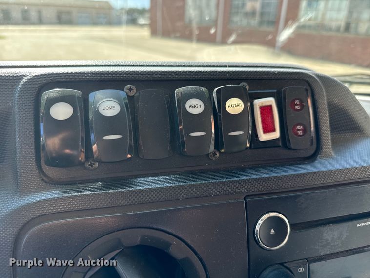 image for item MU9855 2010 Eldorado E450 Super Duty shuttle bus