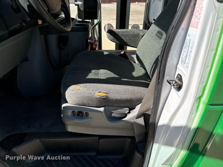 image for item MU9855 2010 Eldorado E450 Super Duty shuttle bus