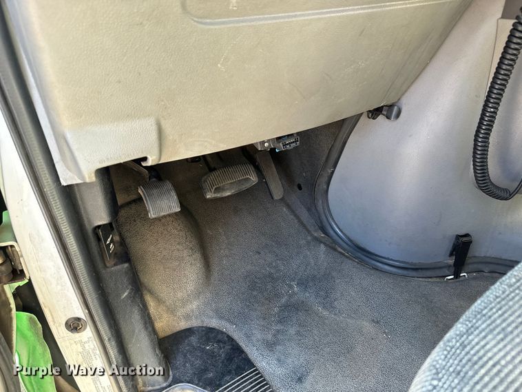 image for item MU9855 2010 Eldorado E450 Super Duty shuttle bus