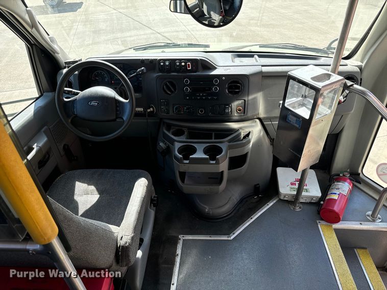 image for item MU9855 2010 Eldorado E450 Super Duty shuttle bus