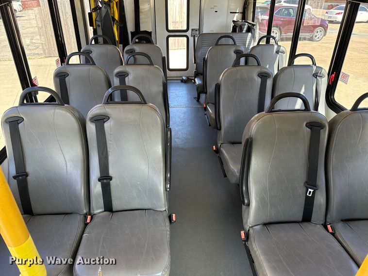 image for item MU9855 2010 Eldorado E450 Super Duty shuttle bus