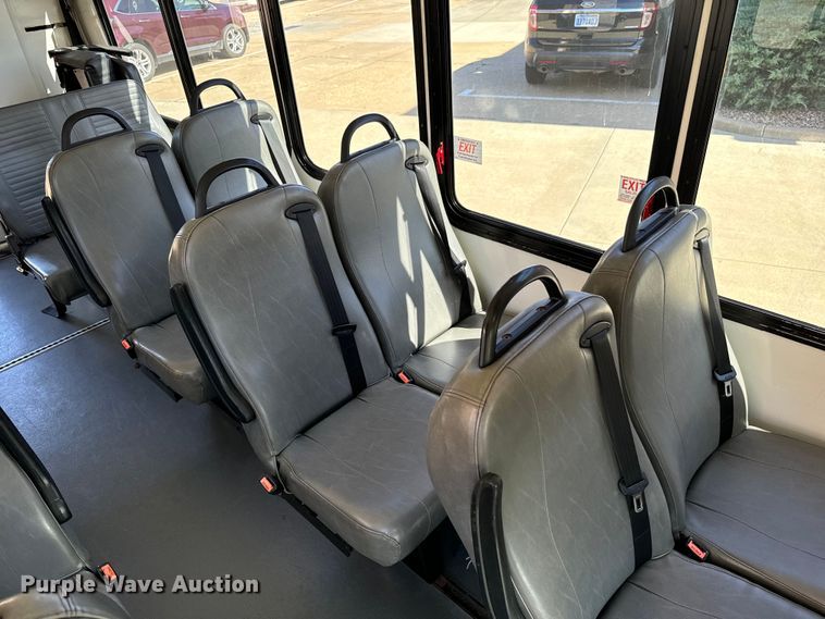 image for item MU9855 2010 Eldorado E450 Super Duty shuttle bus