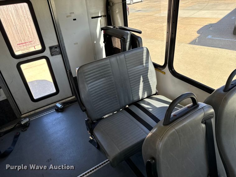 image for item MU9855 2010 Eldorado E450 Super Duty shuttle bus