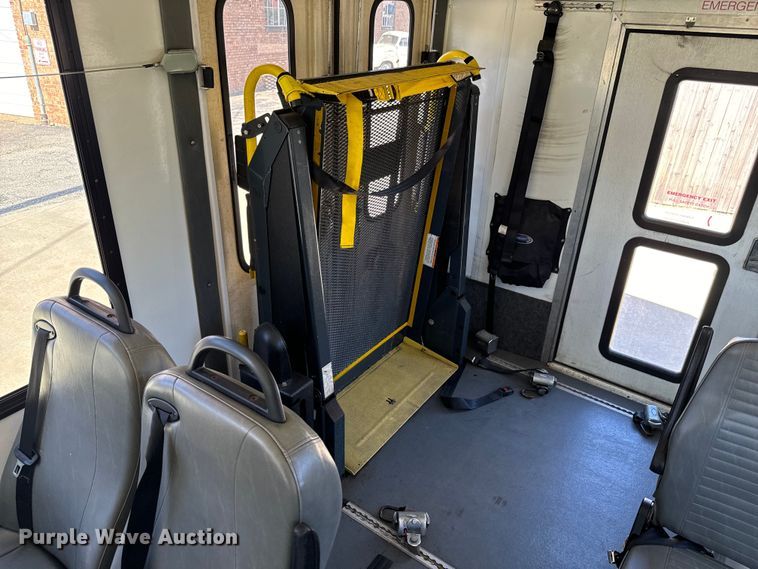 image for item MU9855 2010 Eldorado E450 Super Duty shuttle bus